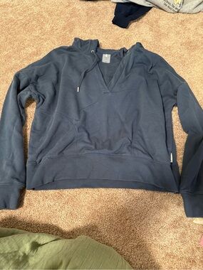 CALIA by Carrie Underwood blue V‑Neck Pullover Hoodie